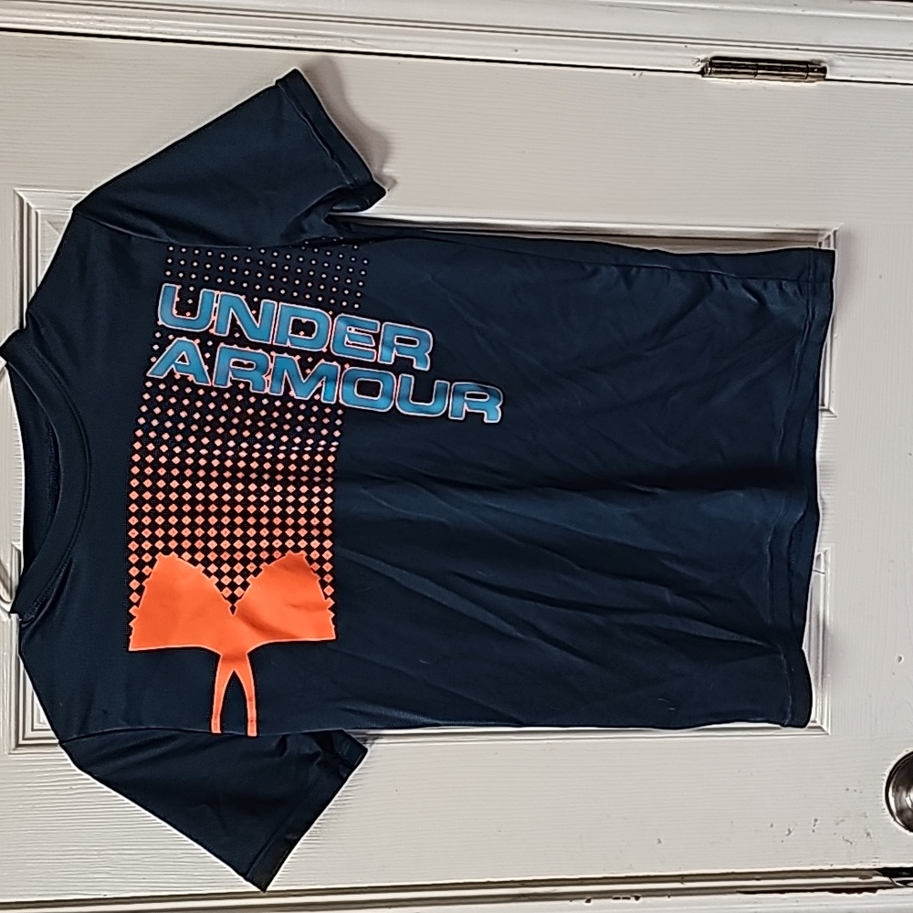 Boy's underarmour shirt